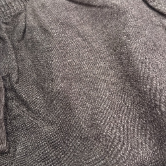 Men’s old navy linen shorts - Picture 2 of 3